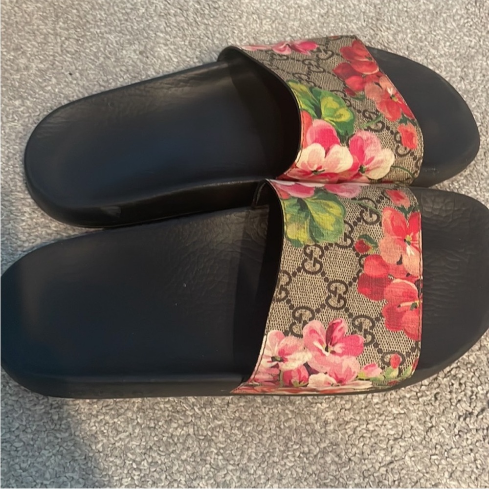 Gucci Black Floral Slide Sandals💕🌸🌺 Authentic 100%